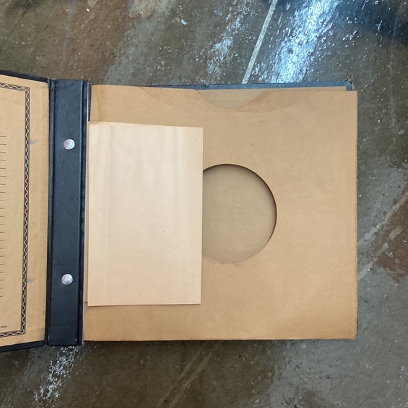 RARE VINTAGE RECORD ALBUM FROM THE 40s NEVER USED A CLASSIC TIME PIECE - Picture 3 of 6